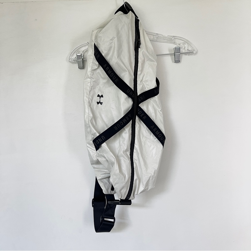 Under Armour storm white black strap beltway workout gym crossbody sling bag - Picture 2 of 10